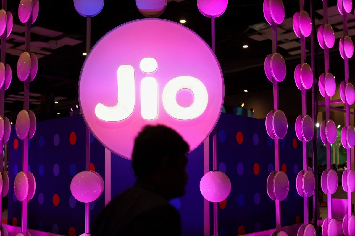 So now this article comes with some good news for the Jio service users as well as those who are not using Jio. If you are planning to take Jio’s network service or you are already using it we, have some highlights which will give you information about some additional benefits on the plans. We will briefly tell you about all the plans provided by Jio which have some special benefits accompanying them.